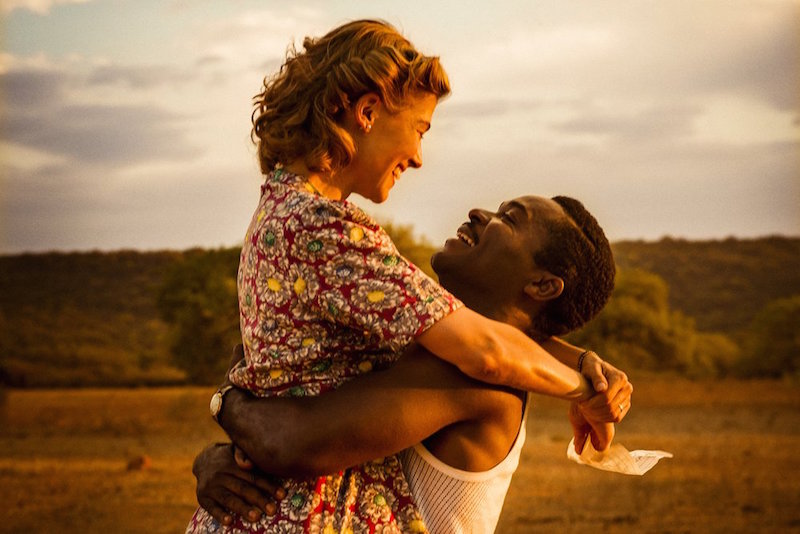 united kingdom a 2016 001 rosamund pyke david oyelowo hugging