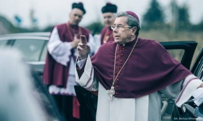 Zdjęcie okładkowe wpisu: Kler w czołówce brytyjskiego box officu!