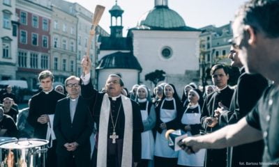 Zdjęcie okładkowe wpisu: Kler przekracza kolejną granicę. Film zobaczyło już 5 milionów widzów