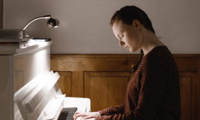 Zdjęcie okładkowe wpisu: Zagubiona – recenzja niemieckiego dramatu obyczajowego ilustrującego małą społeczność