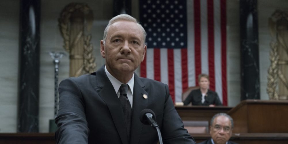 Zdjęcie okładkowe wpisu: Kevin Spacey ponownie Underwoodem z House of Cards! Osobliwe świąteczne wideo