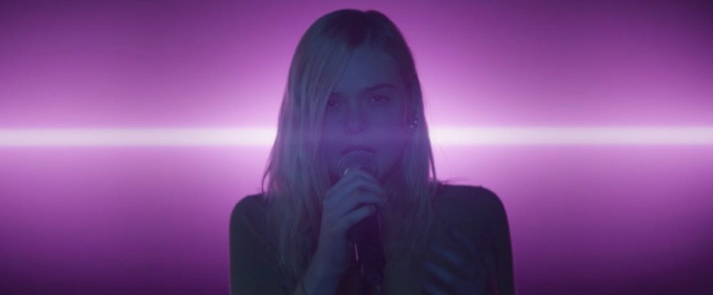 Zdjęcie okładkowe wpisu: Teen Spirit – zwiastun oraz plakat filmu z Elle Fanning i Agnieszką Grochowską!