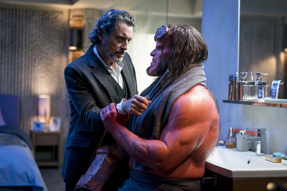 Zdjęcie okładkowe wpisu: Hellboy – tytułowy bohater wyraża niechęć do rogów w nowym fragmencie filmu!