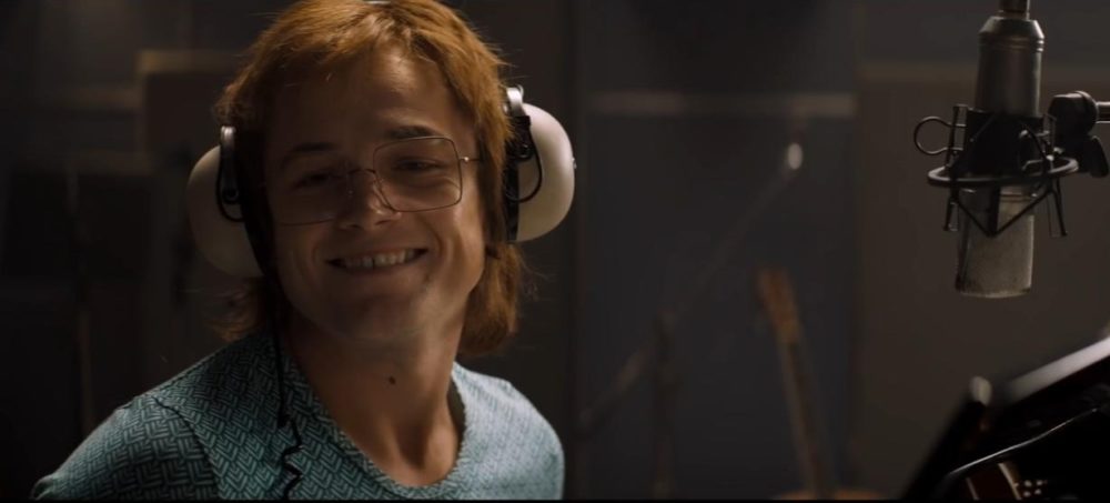 Zdjęcie okładkowe wpisu: Rocketman – Taron Egerton wykonuje cover legendarnej piosenki Eltona Johna! Nowy plakat!