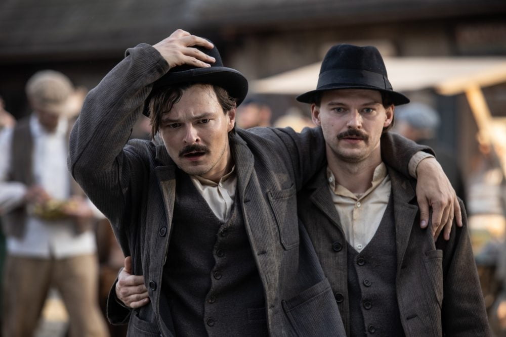 Zdjęcie okładkowe wpisu: Magnezja w Konkursie Głównym Warszawskiego Festiwalu Filmowego! Kościukiewicz i Ogrodnik na najnowszym plakacie