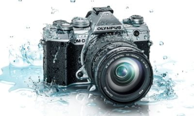 Zdjęcie okładkowe wpisu: Olympus oficjalnie prezentuje nowy model aparatu z wbudowaną pięcioosiową stabilizacją obrazu