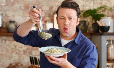 Zdjęcie okładkowe wpisu: Jamie Oliver w najnowszej serii kulinarnej Zostań w domu, gotuj z Jamiem na antenie KUCHNIA+! #zostańwdomu
