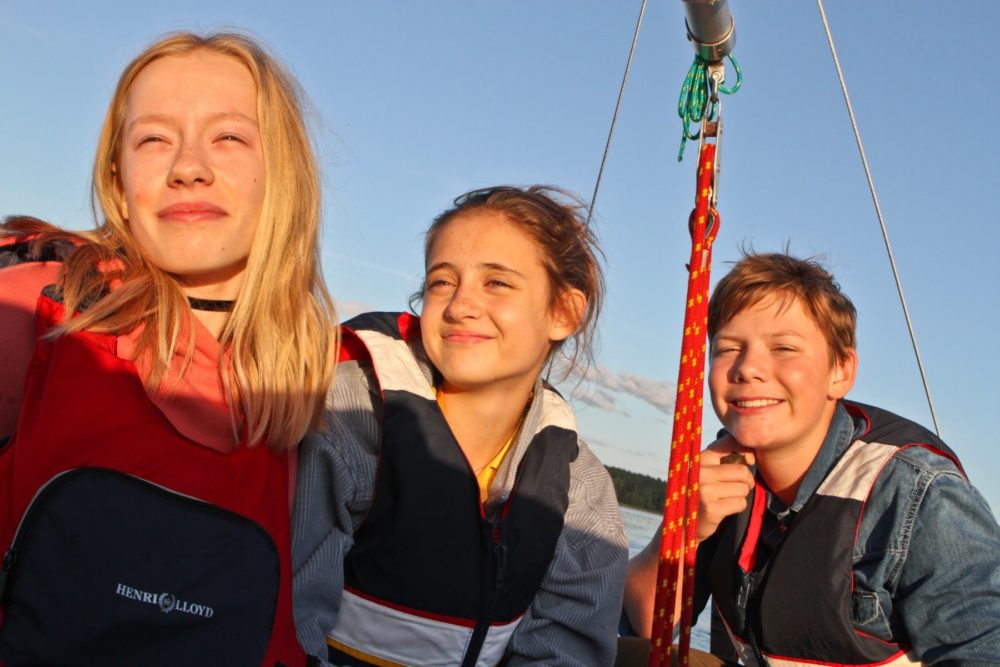 Zdjęcie okładkowe wpisu: Tarapaty 2 – zwtcięzca The Voice Kids w oficjalnym utworze do filmu