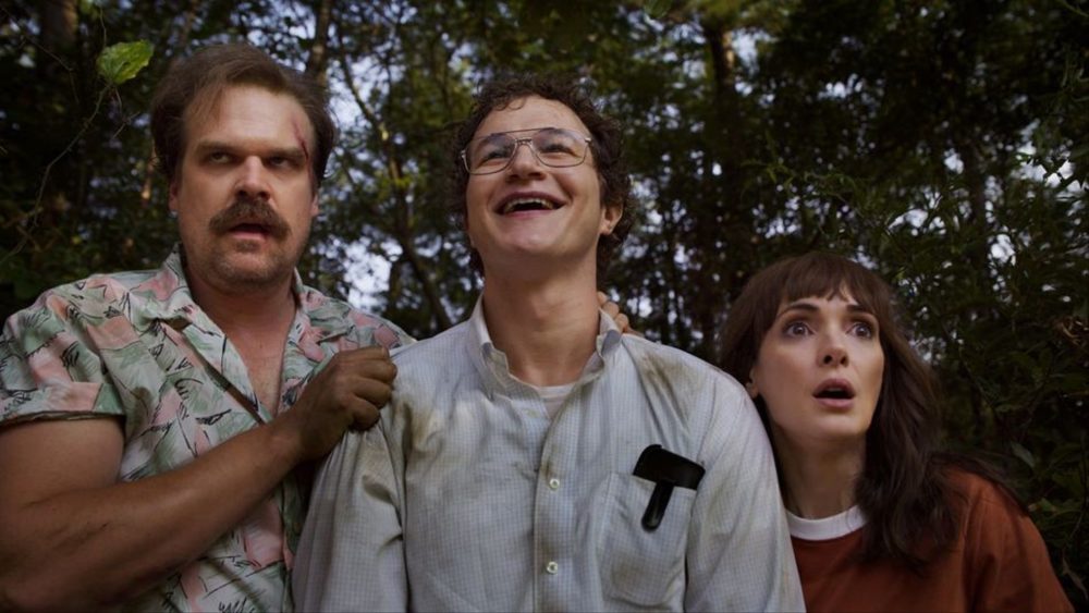 Zdjęcie okładkowe wpisu: Śniegu już nigdy nie będzie – gwiazda Stranger Things na zdjęciach z planu filmu Małgorzaty Szumowskiej