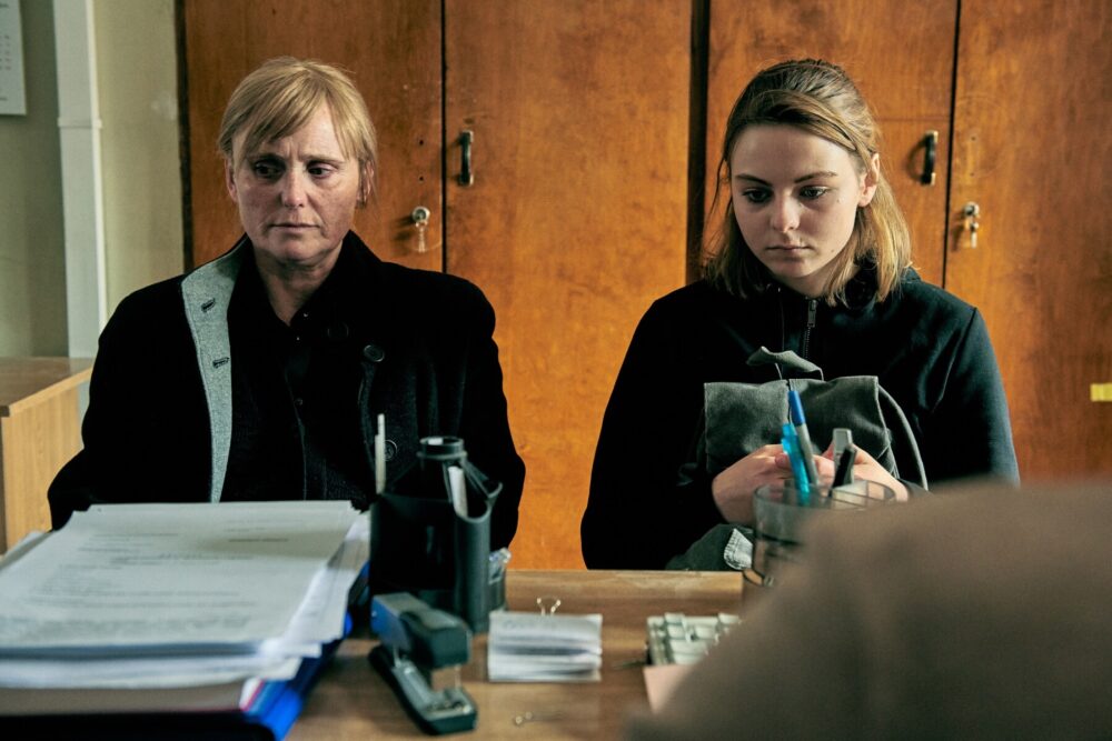 Zdjęcie okładkowe wpisu: Jak najdalej stąd – recenzja drugiego filmu Piotra Domalewskiego! Święta się skończyły