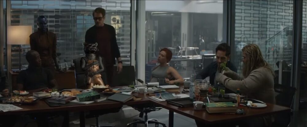 Zdjęcie okładkowe wpisu: Avengers: Koniec gry – Mściciele jedzą posiłek na jednym z kadrów!