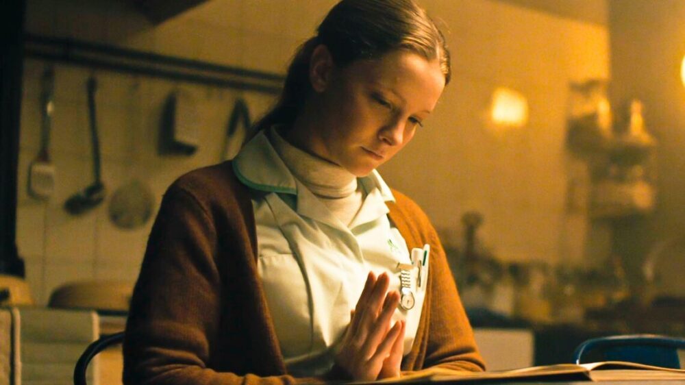 Zdjęcie okładkowe wpisu: Saint Maud – recenzja intrygującego horroru A24. Manna z nieba