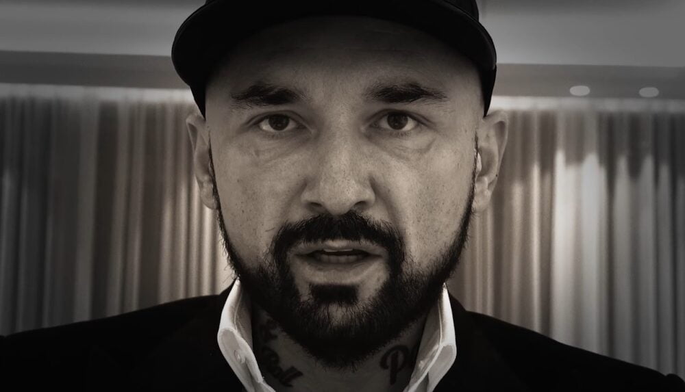 Zdjęcie okładkowe wpisu: Oczy diabła – Patryk Vega stworzy dokument o handlu dziećmi