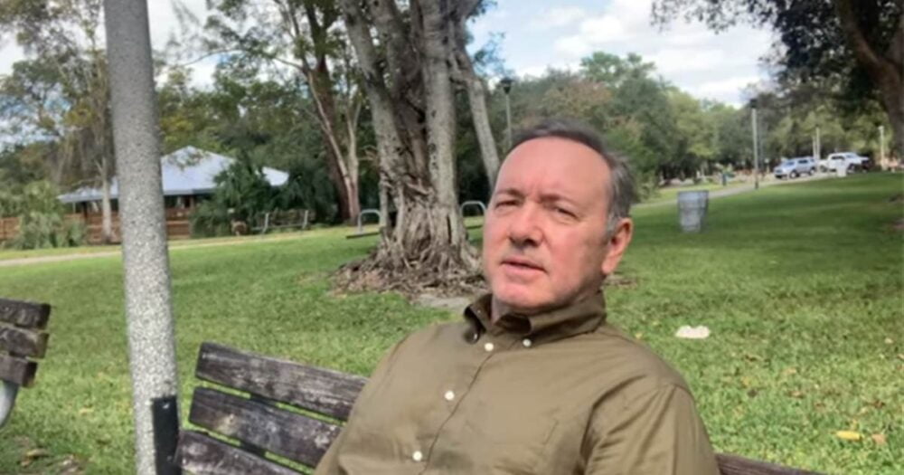 Zdjęcie okładkowe wpisu: Kevin Spacey ponownie nagrał świąteczne wideo!