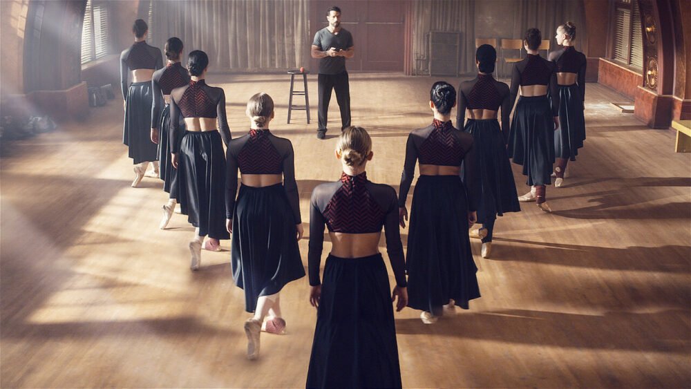 Zdjęcie okładkowe wpisu: Tiny Pretty Things – o krok od wielkości. Recenzja serialu Netflixa