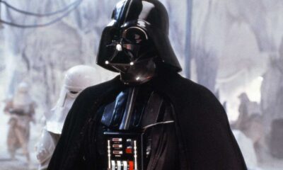 Zdjęcie okładkowe wpisu: Star Wars – Statua Dartha Vadera pojawia się w rodzinnym mieście Davida Prowsea!