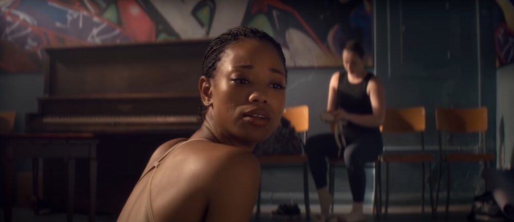 Zdjęcie okładkowe wpisu: TOP 10 – Co dziś obejrzeć na Netflix? Kalifornijskie święta liderem, Tiny Pretty Things z mocnym skokiem na drugie miejsce