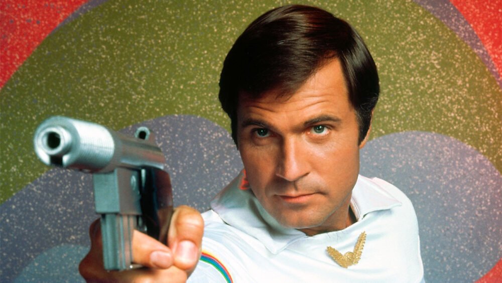Zdjęcie okładkowe wpisu: George Clooney jako producent serialu o przygodach Bucka Rogersa. Kultowe science fiction powraca