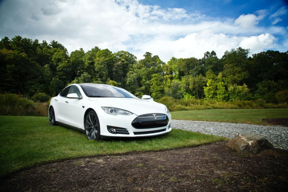Zdjęcie okładkowe wpisu: Tesla tworzy nowy system do gry w swoich pojazdach!