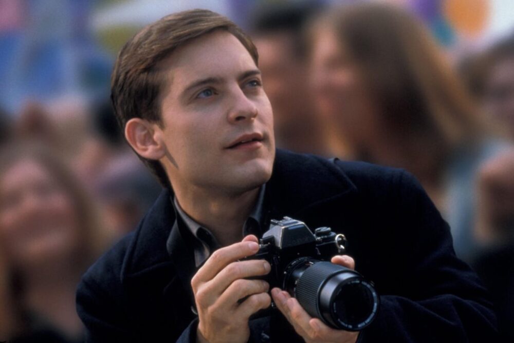 Zdjęcie okładkowe wpisu: Helmut Newton, Annie Leibovitz, Thomas z Powiększenia – różnorodne oblicza zawodu fotografa w kinematografii