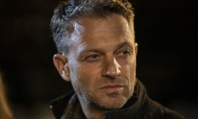 Zdjęcie okładkowe wpisu: Czasami po prostu lepiej nie wydać z siebie głosu, niż wydać go pięć razy w nieistotnej sprawie – wywiad z Grzegorzem Damięckim członkiem obsady serialu Nieobecni.