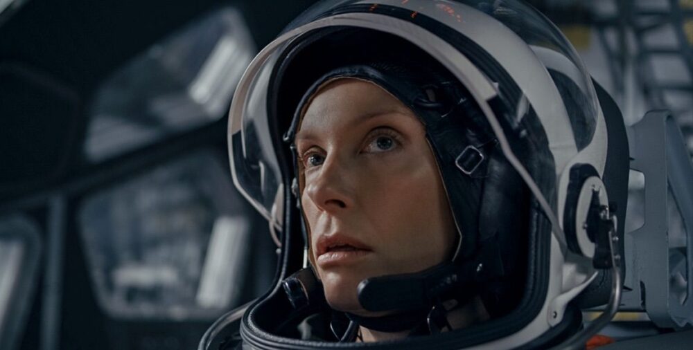 Zdjęcie okładkowe wpisu: Pasażer nr 4 – Anna Kendrick i Toni Collette w nowym zwiastunie filmu Netflix