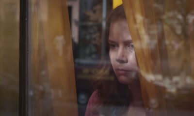 Zdjęcie okładkowe wpisu: Kobieta w oknie – recenzja filmu. Miał być hit, a wyszło jak zwykle