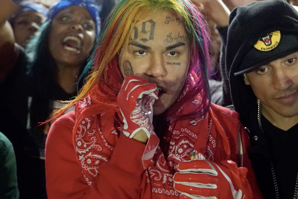 Zdjęcie okładkowe wpisu: 6ix9ine – film dokumentalny o kontrowersyjnym raperze na VOD