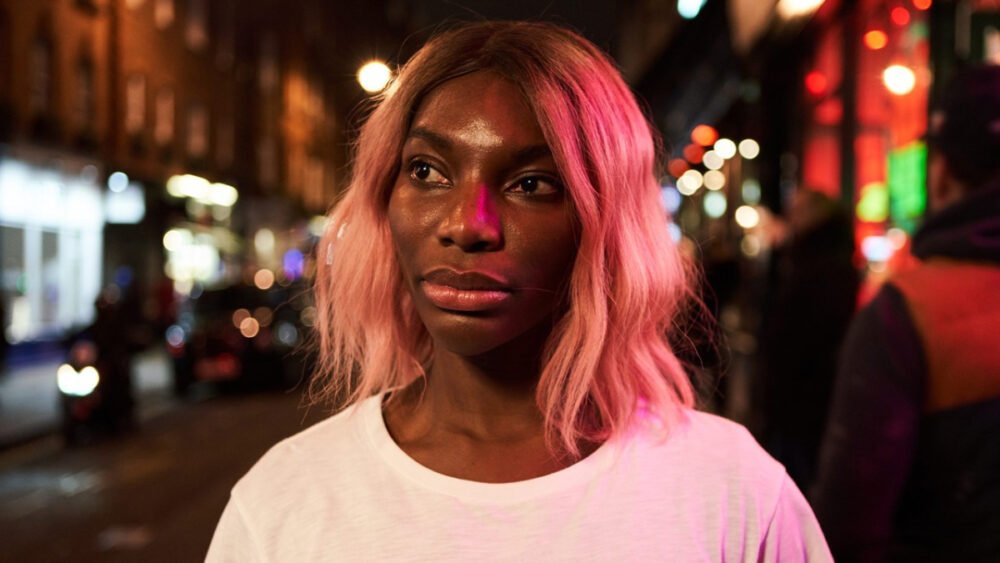 Zdjęcie okładkowe wpisu: David Lowery wyreżyseruje film, w którym na pierwszym planie będą Michaela Coel oraz Anne Hathaway