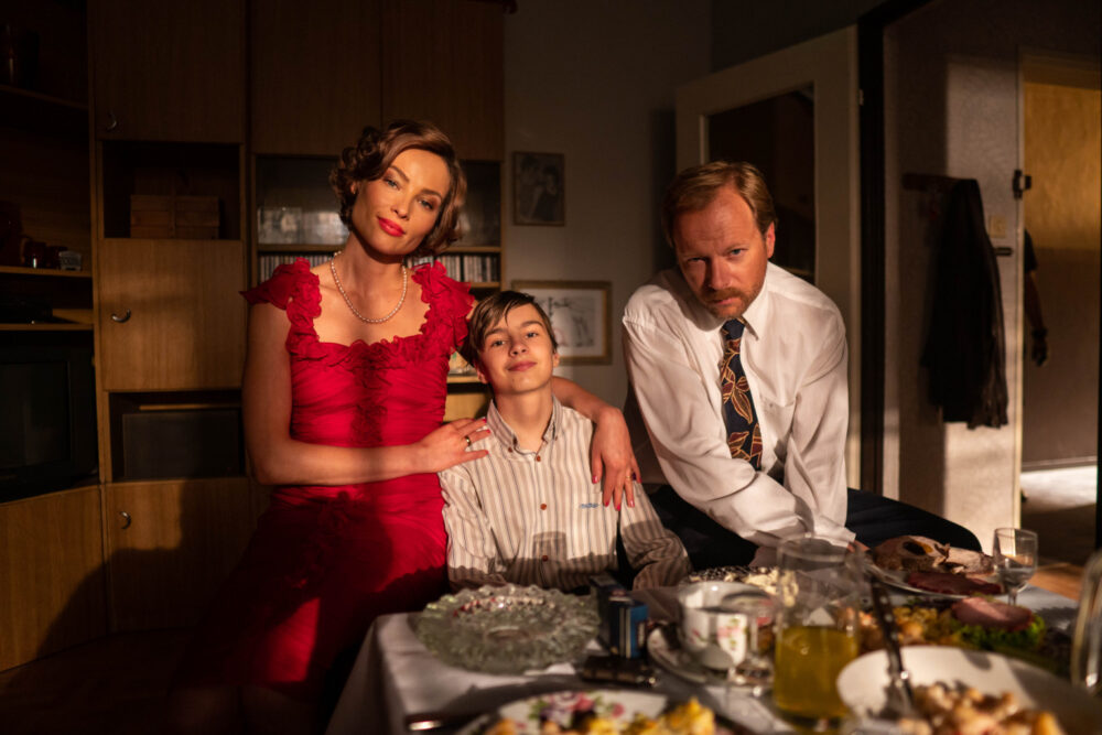 Zdjęcie okładkowe wpisu: [46. FPFF] Powrót do tamtych dni – recenzja filmu. Tata przywiózł z Ameryki
