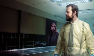 Zdjęcie okładkowe wpisu: Post Mortem: W Skarnes nie umiera nikt – recenzja serialu. Czy w Skarnes pada?