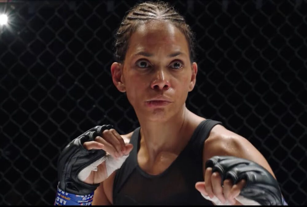 Zdjęcie okładkowe wpisu: Poobijana – zwiastun filmu Netflixa. Halle Berry walczy w MMA