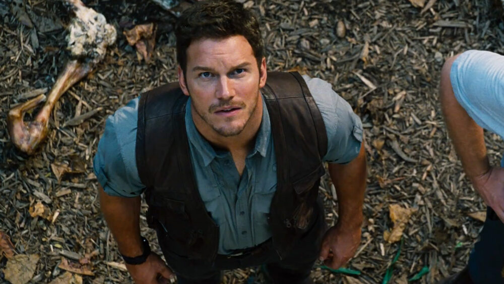 Zdjęcie okładkowe wpisu: Jurassic World: Dominion – Chris Pratt ucieka przed Atrociraptorem na nowym zdjęciu!