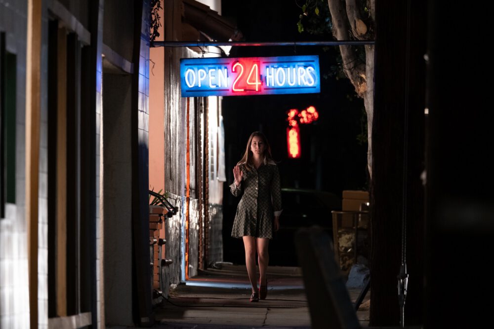 Zdjęcie okładkowe wpisu: Licorice Pizza – recenzja filmu Paula Thomasa Andersona. Pizzy nie ma, ale też jest…
