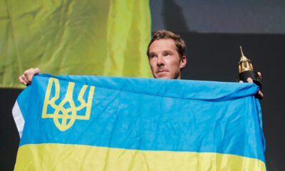 Zdjęcie okładkowe wpisu: Benedict Cumberbatch z flagą Ukrainy na festiwalu filmowym w Santa Barbara!
