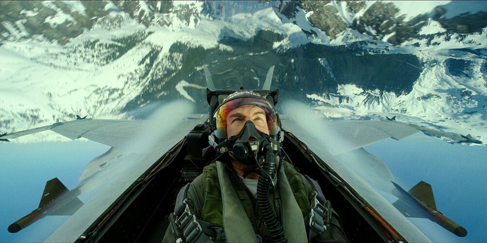 Zdjęcie okładkowe wpisu: Top Gun: Maverick – Tom Cruise przyleciał helikopterem na premierę filmu! Zobaczcie nagranie