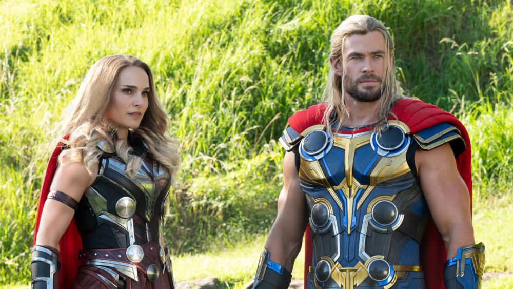 Zdjęcie okładkowe wpisu: Thor: Miłość i grom – nowe możliwości Mjolnira ukazane na kolejnym klipie z filmu!