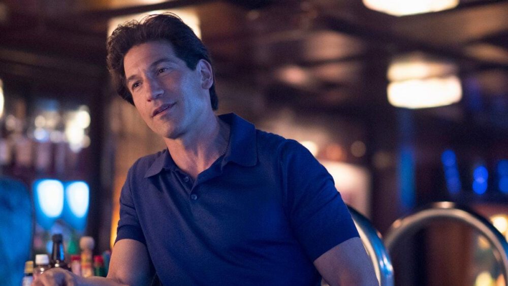 Zdjęcie okładkowe wpisu: Jon Bernthal wystąpi w serialowym remake’u Amerykańskiego żigolaka! Oto pierwsza zapowiedź
