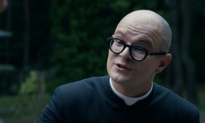 Zdjęcie okładkowe wpisu: Johnny ze zwiastunem. Dawid Ogrodnik w roli księdza