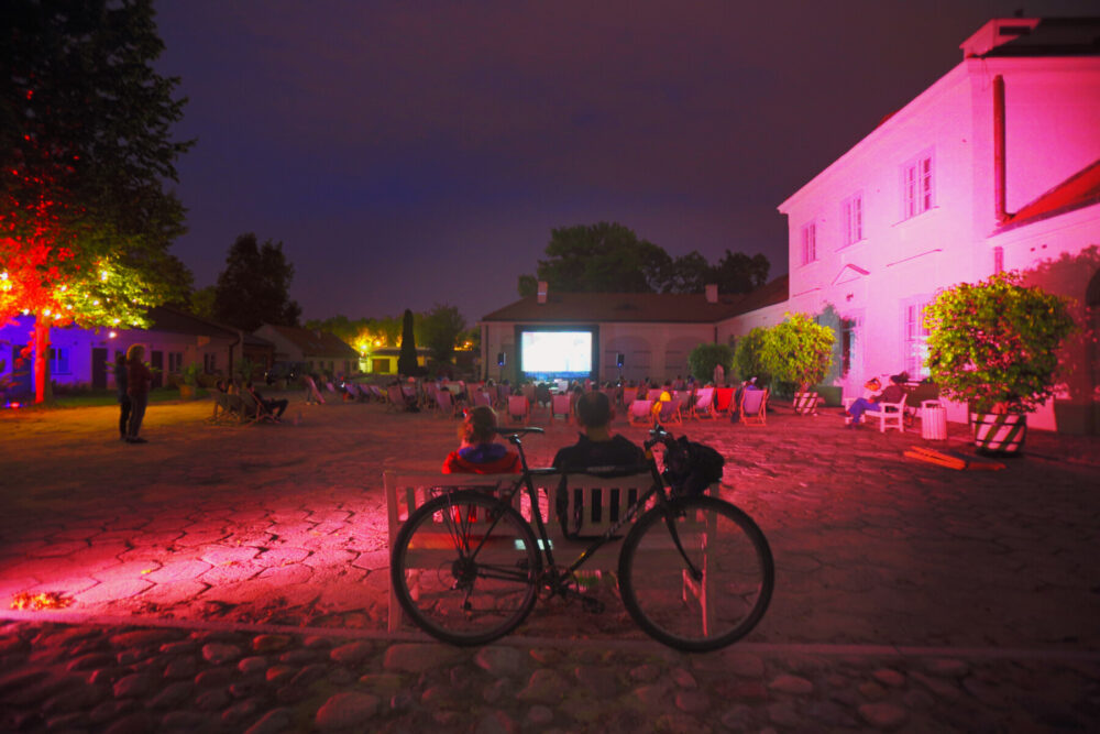 Zdjęcie okładkowe wpisu: Kino w Łazienkach organizuje bezpłatne pokazy filmowe