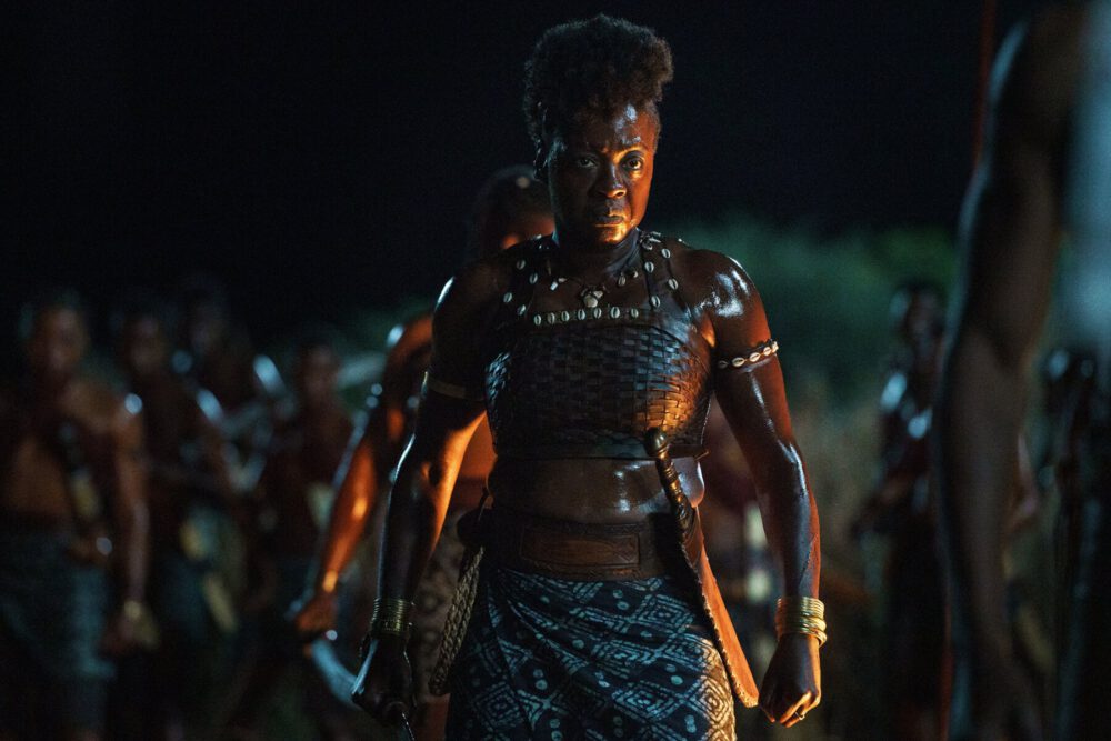 Zdjęcie okładkowe wpisu: Viola Davis w zaskakującej kreacji wojowniczki! Nowe zdjęcia z The Woman King