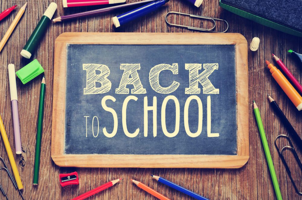 Zdjęcie okładkowe wpisu: Poradnik zakupowy Back To School 2022 – co warto kupić na nowy rok szkolny?