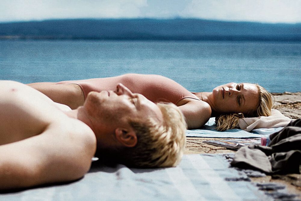 Zdjęcie okładkowe wpisu: Cicha ziemia – recenzja filmu! Historia małżeńska