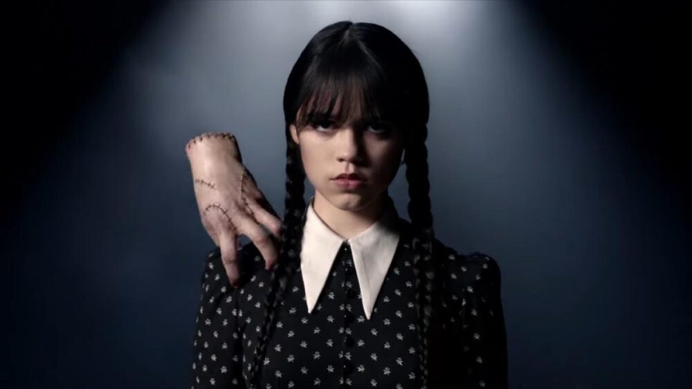 Zdjęcie okładkowe wpisu: Jenna Ortega walczy z Rączką w nowym fragmencie serialu Wednesday | TUDUM
