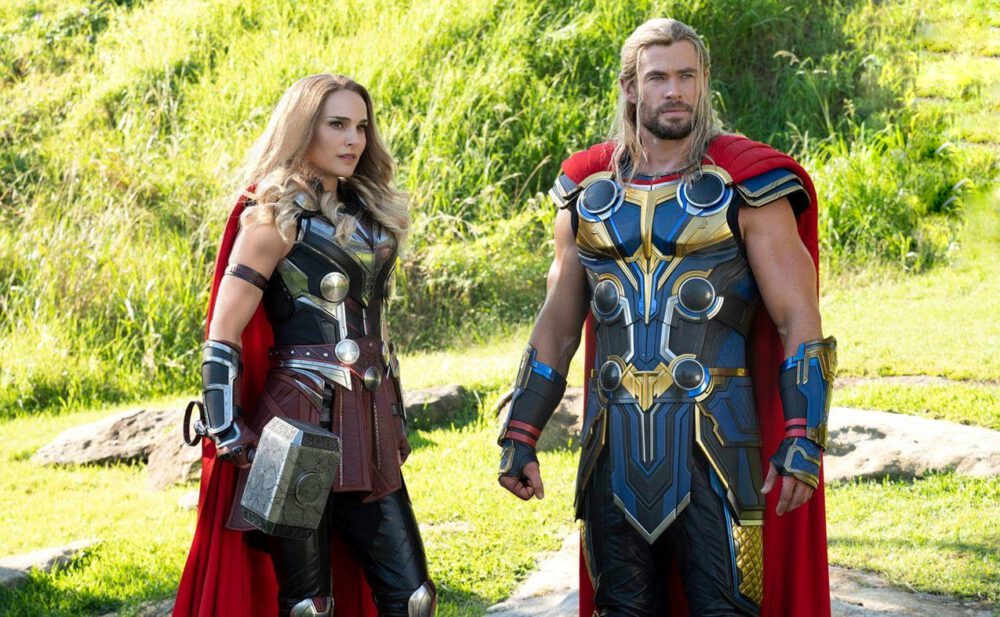 Zdjęcie okładkowe wpisu: Wycięta scena z filmu Thor: Miłość i grom trafiła do sieci. Zeus mógł odegrać znacznie większą rolę!