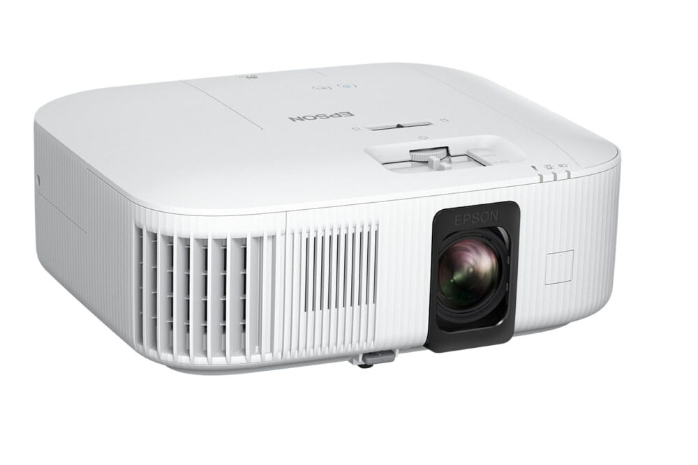 Zdjęcie okładkowe wpisu: Projektor Epson EH-TW6250 – jak stworzyć budżetowe kino domowe 4K?