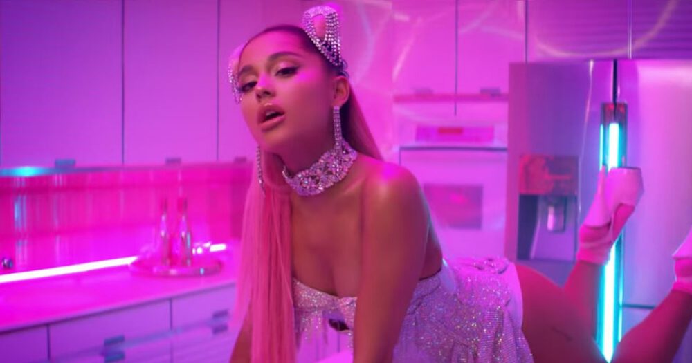 Zdjęcie okładkowe wpisu: Dokładny wgląd na Arianę Grande w filmie Wicked! Piękna Glinda zaczaruje was