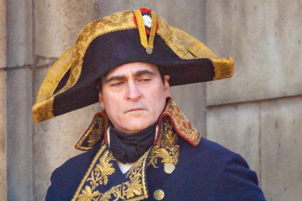 Zdjęcie okładkowe wpisu: Joaquin Phoenix na nowych fotkach z filmu Napoleon