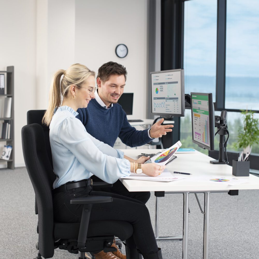 Zdjęcie okładkowe wpisu: Ergonomia to nie przelewki. Jak wybrać myszkę komputerową i uchwyt na monitor?