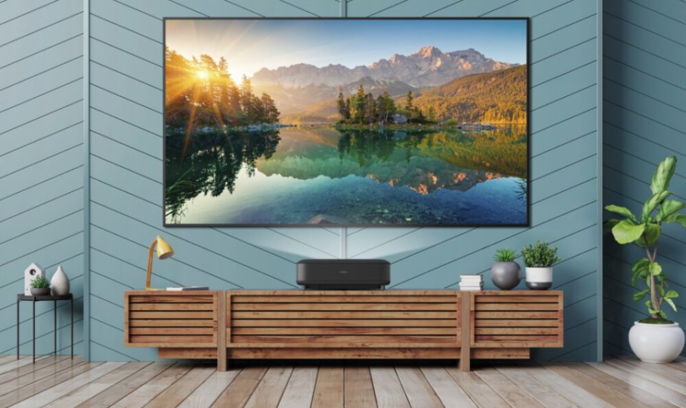 Zdjęcie okładkowe wpisu: Epson EH-LS650 – nowy model z serii Laser TV trafia do polskiej sprzedaży